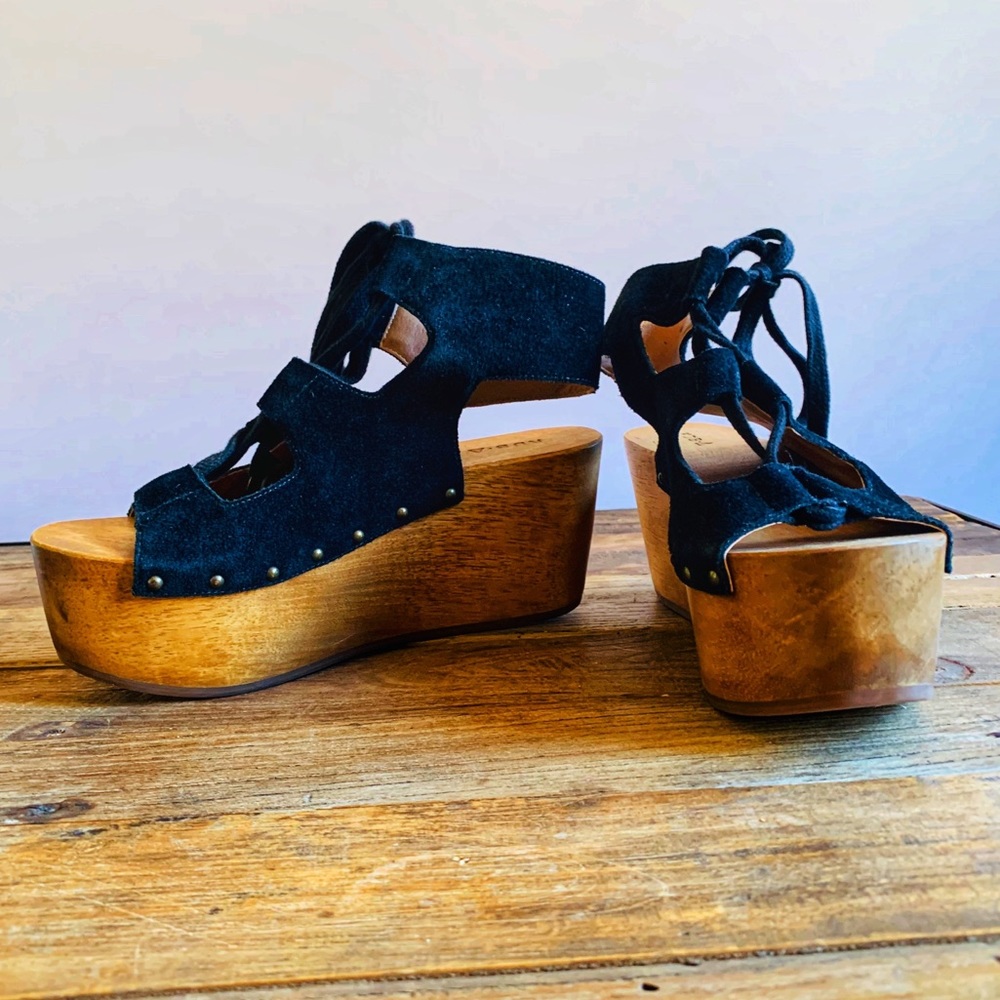 NWOT KDB wooden heeled platform